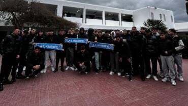 Η ανδρική ομάδα ποδοσφαίρου επισκέφθηκε τα σχολεία των ΕΠΑΛ και ΓεΛ Μυκόνου